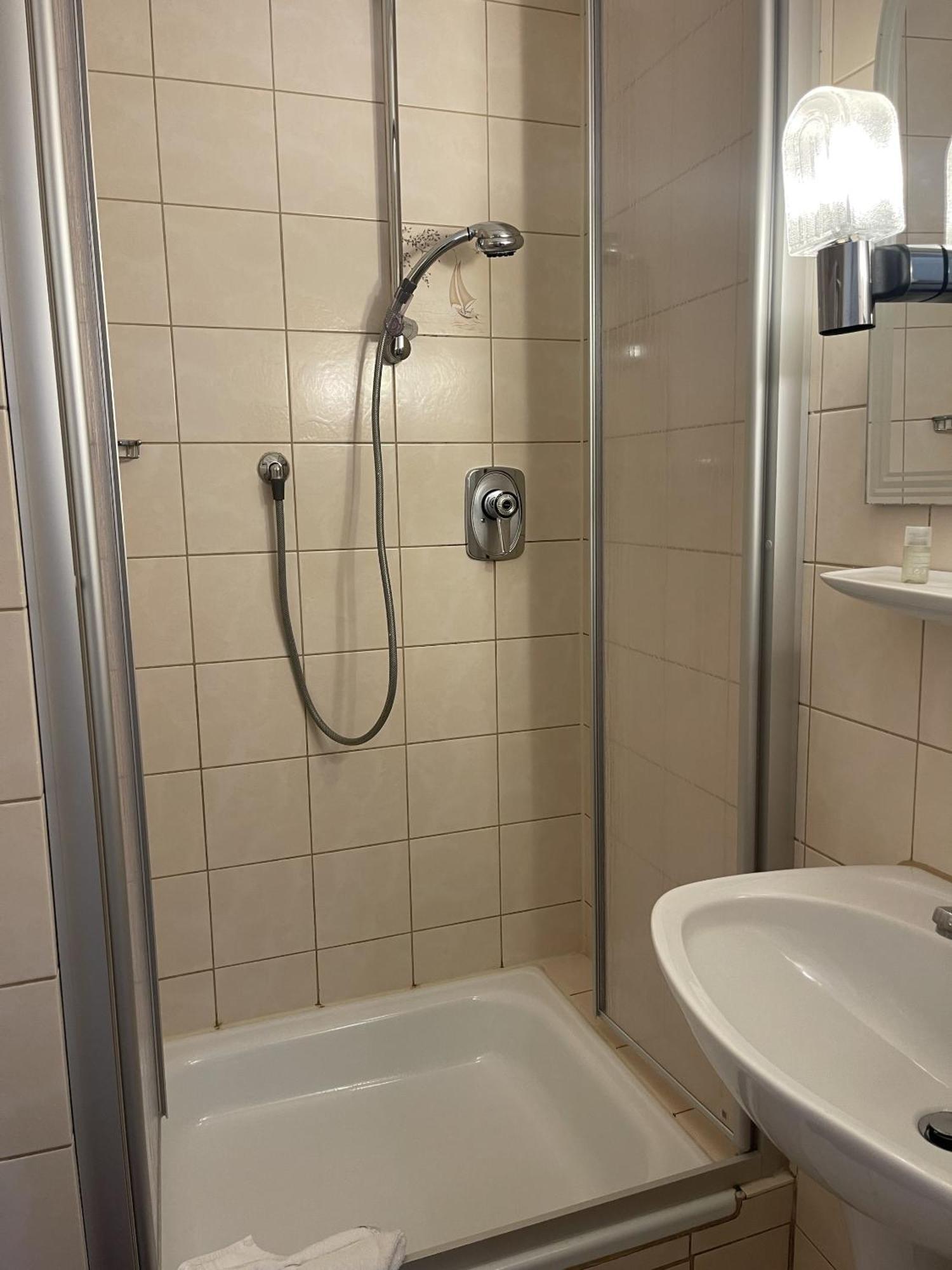 Hotel Koenig Humbert Erlangen Chambre photo